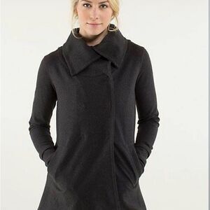 Lululemon‎ Savasana Gratitude Wrap, Size 6 Oversized. Great Condition.